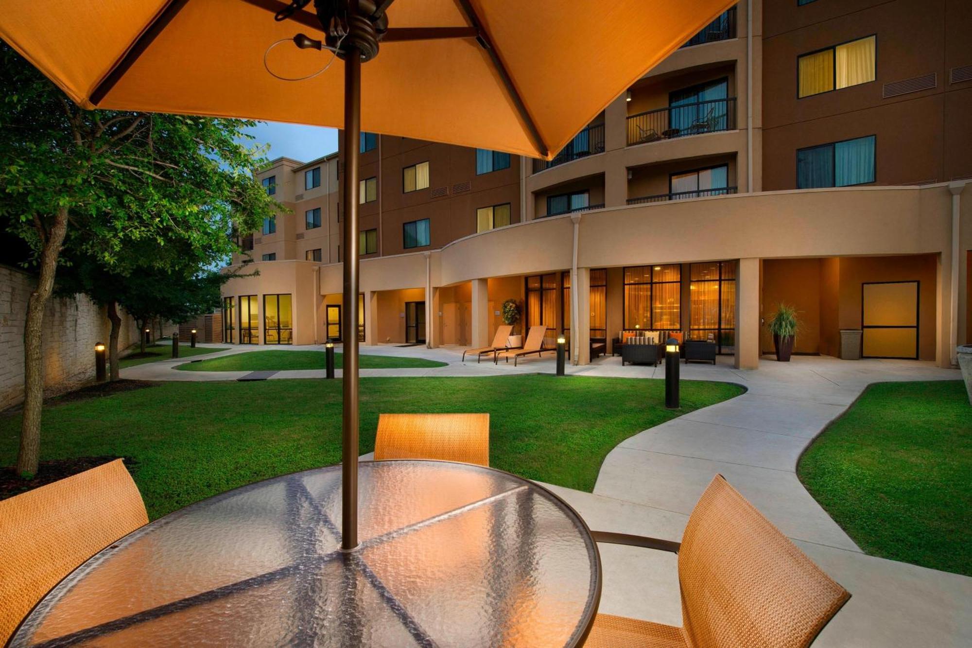 Courtyard By Marriott San Antonio Seaworld/Lackland Exterior foto